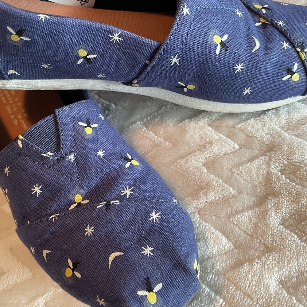 TOMS limited edition glow-in-the-dark fireflies
